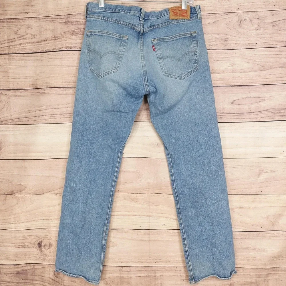 Levis 501 Jeans Mens 33x30 Blue Light Wash Regular Fit Straight Denim Button Fly